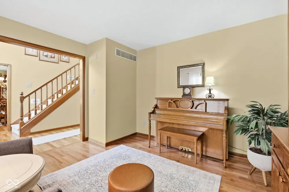 7101 Lakeside Woods Drive Indianapolis, IN 46278