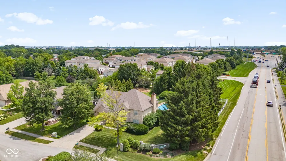 7101 Lakeside Woods Drive Indianapolis, IN 46278