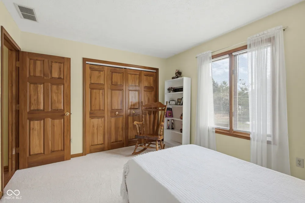 7101 Lakeside Woods Drive Indianapolis, IN 46278