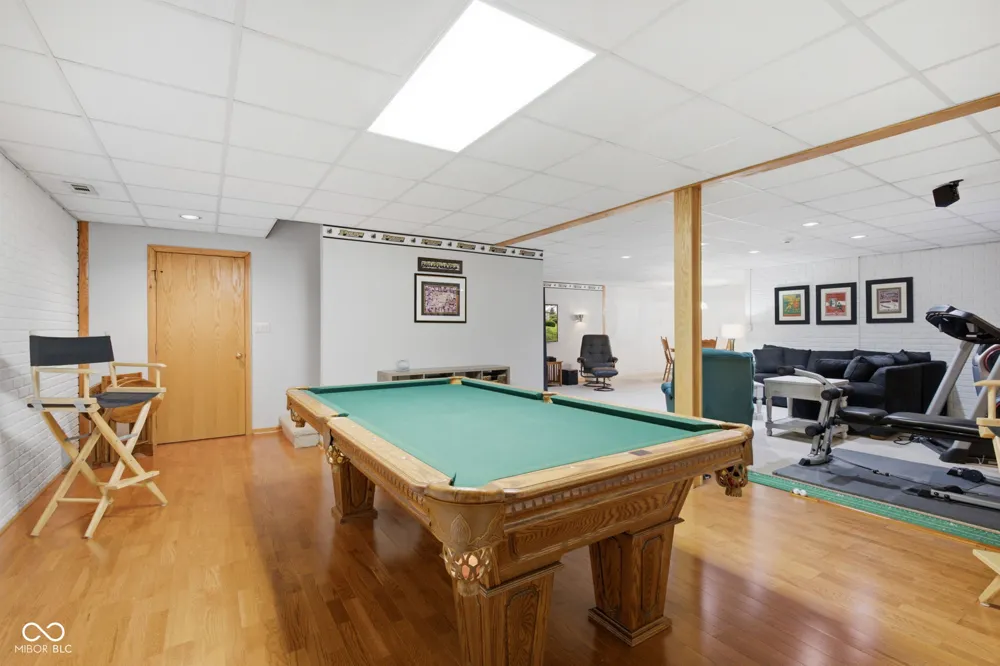 7101 Lakeside Woods Drive Indianapolis, IN 46278
