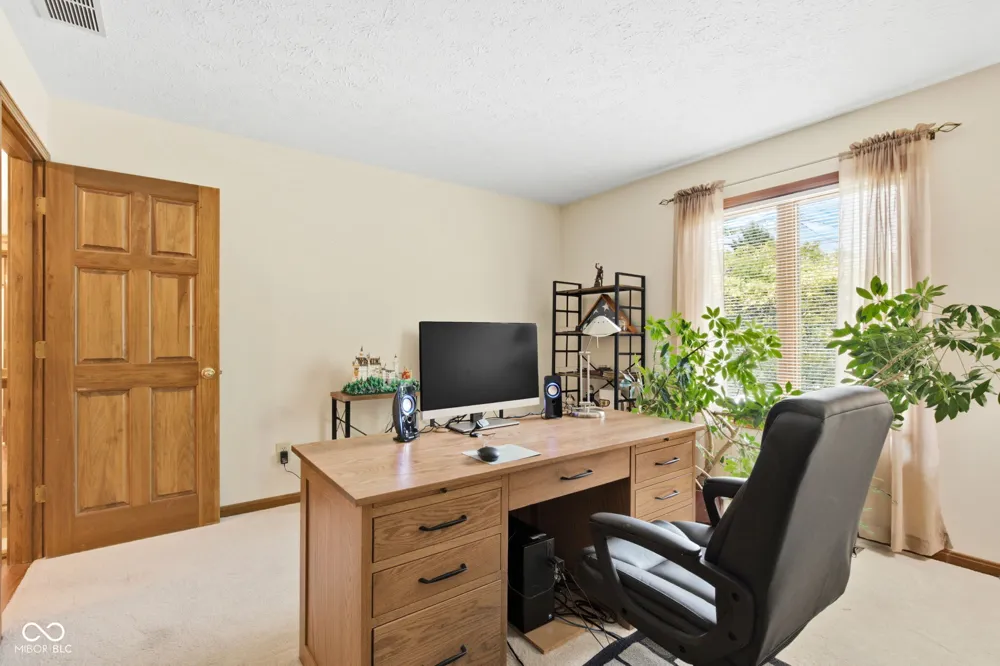 7101 Lakeside Woods Drive Indianapolis, IN 46278