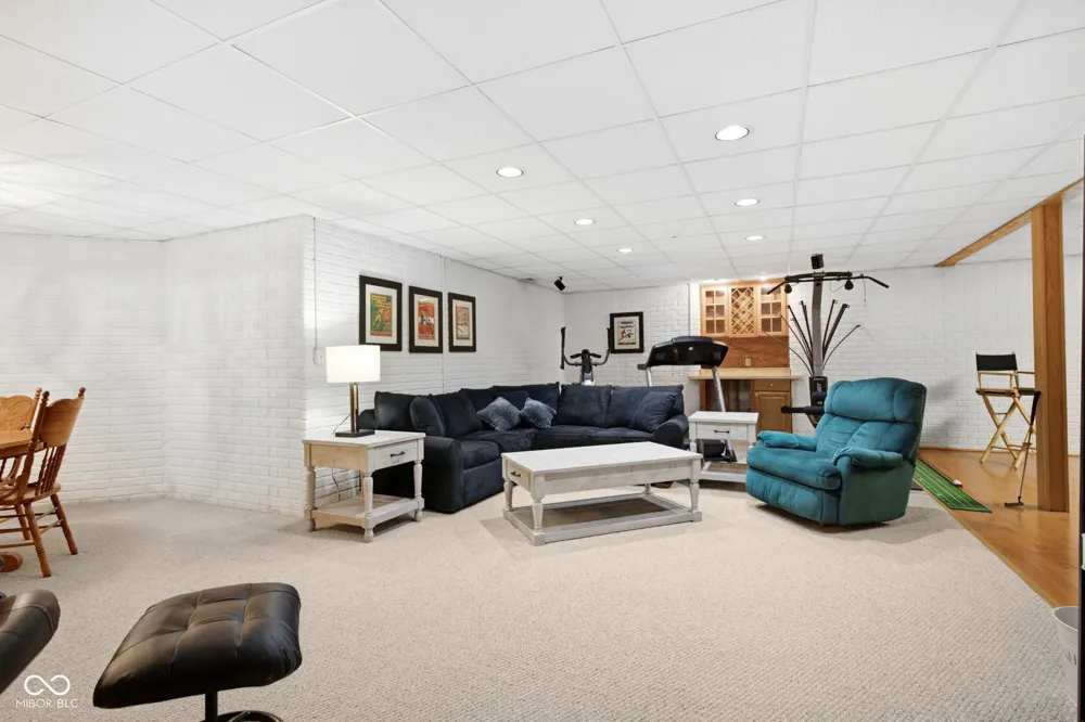 7101 Lakeside Woods Drive Indianapolis, IN 46278