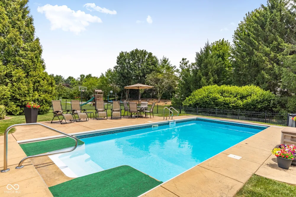 7101 Lakeside Woods Drive Indianapolis, IN 46278