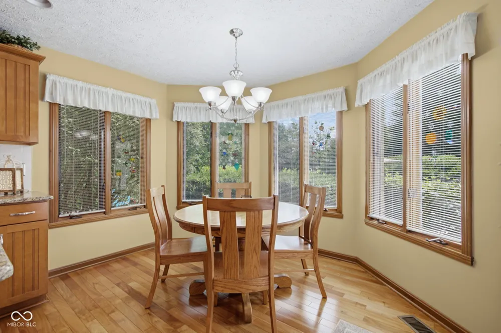 7101 Lakeside Woods Drive Indianapolis, IN 46278