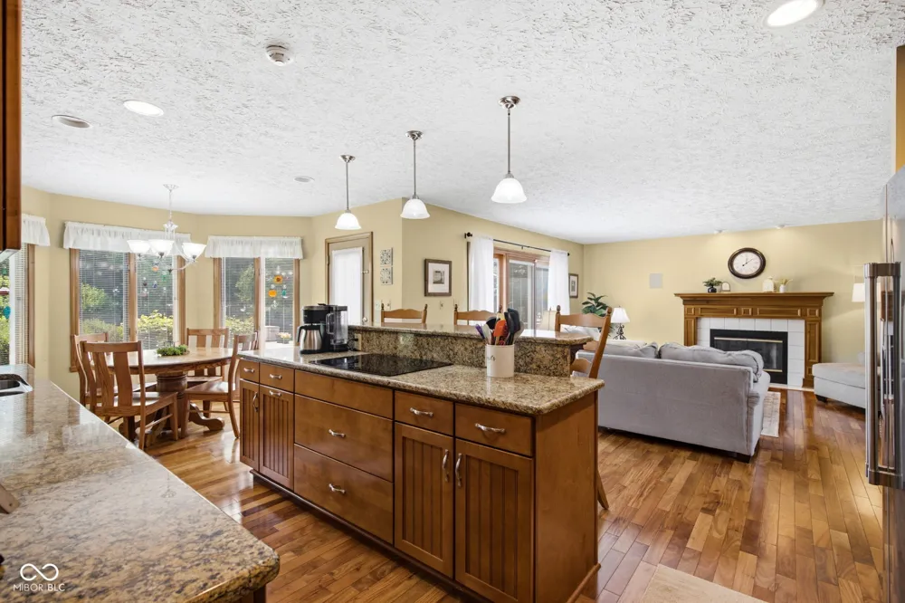 7101 Lakeside Woods Drive Indianapolis, IN 46278