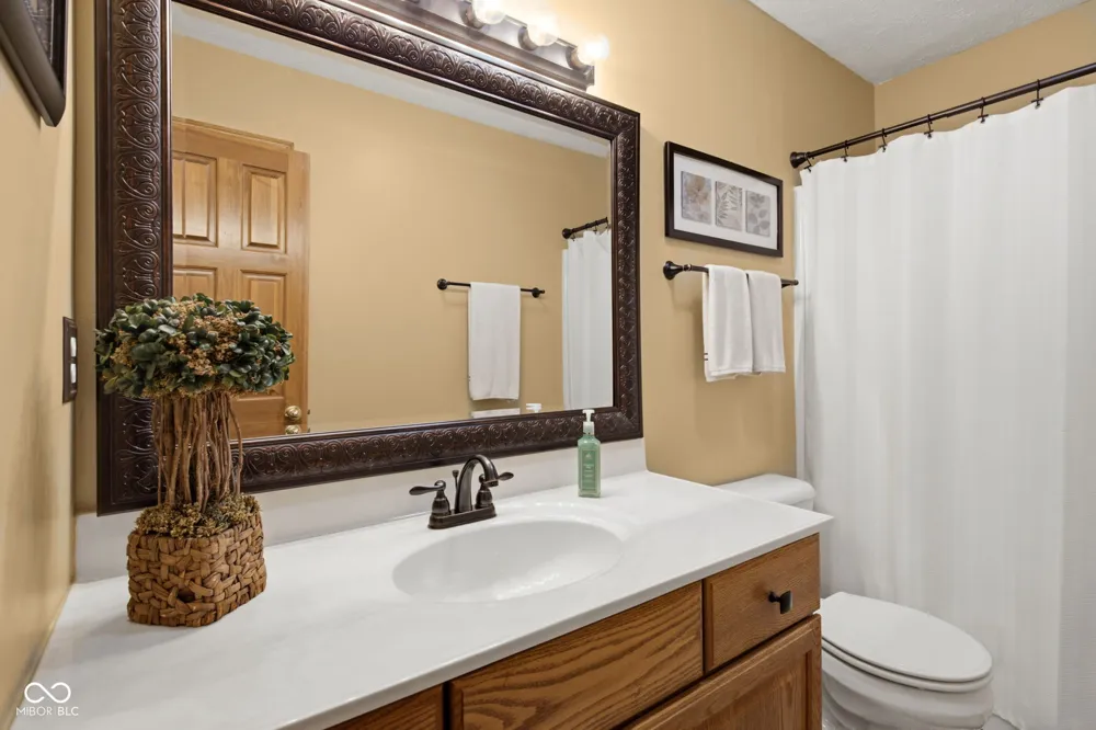 7101 Lakeside Woods Drive Indianapolis, IN 46278