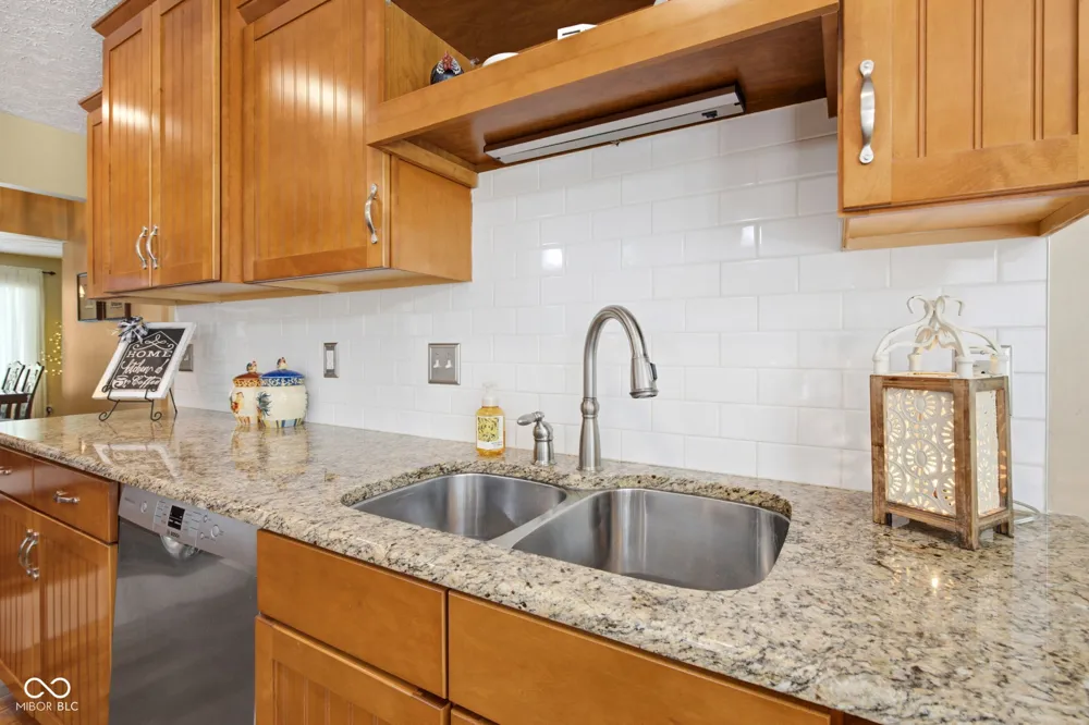 7101 Lakeside Woods Drive Indianapolis, IN 46278