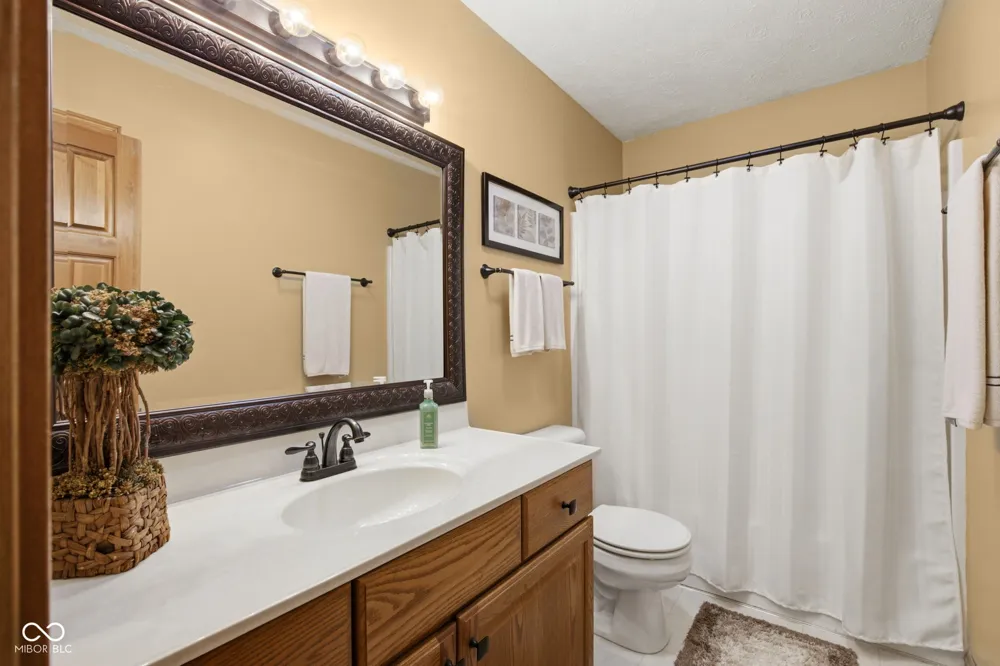 7101 Lakeside Woods Drive Indianapolis, IN 46278