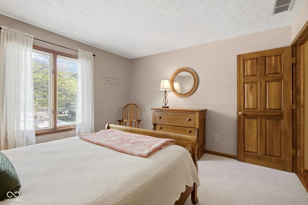 7101 Lakeside Woods Drive Indianapolis, IN 46278