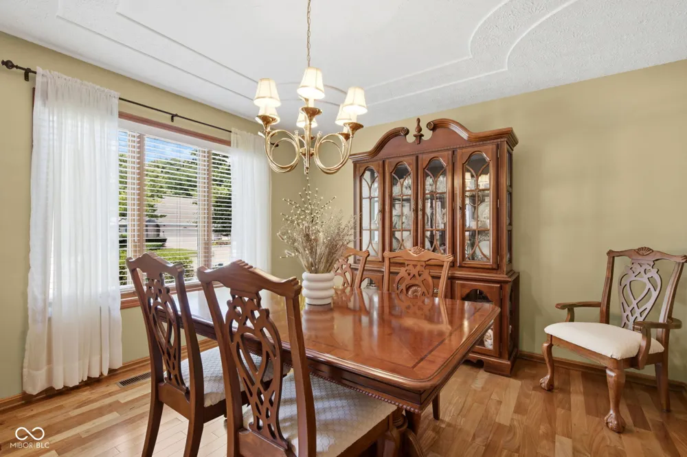 7101 Lakeside Woods Drive Indianapolis, IN 46278