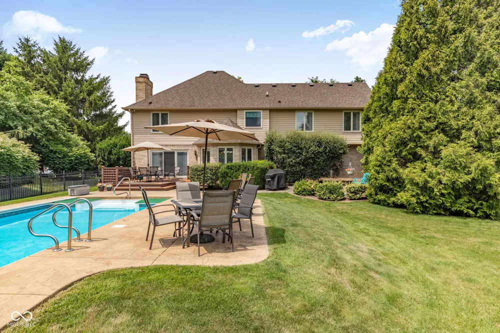 7101 Lakeside Woods Drive Indianapolis, IN 46278