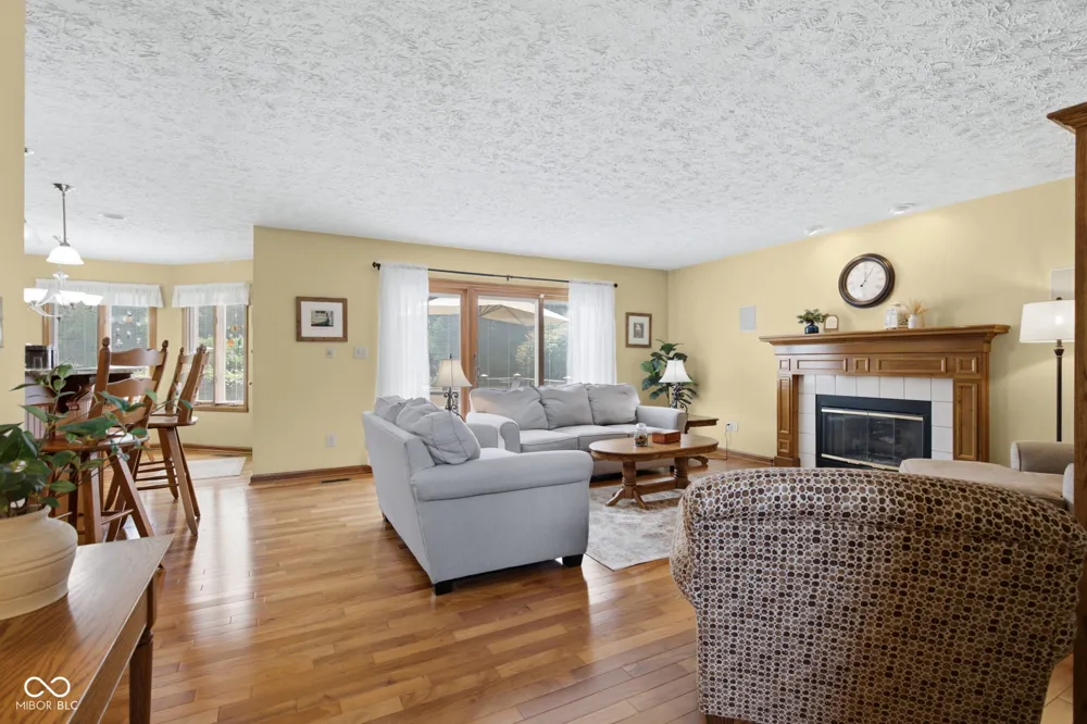 7101 Lakeside Woods Drive Indianapolis, IN 46278