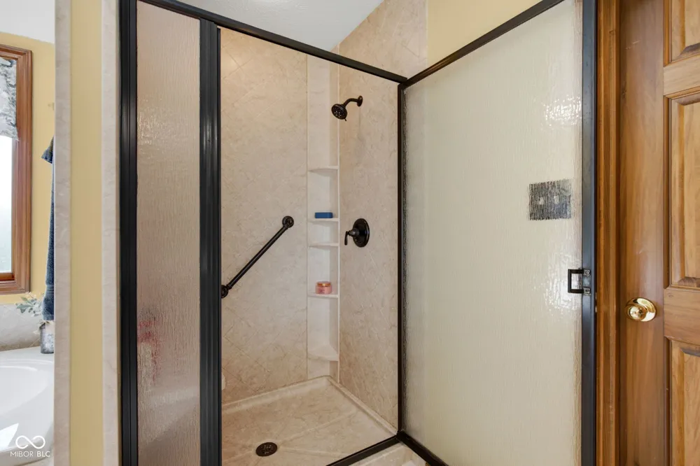 7101 Lakeside Woods Drive Indianapolis, IN 46278