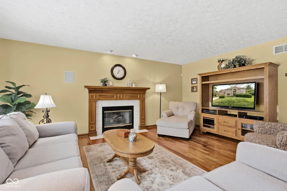 7101 Lakeside Woods Drive Indianapolis, IN 46278