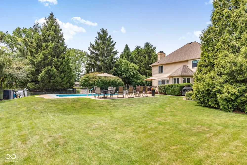 7101 Lakeside Woods Drive Indianapolis, IN 46278