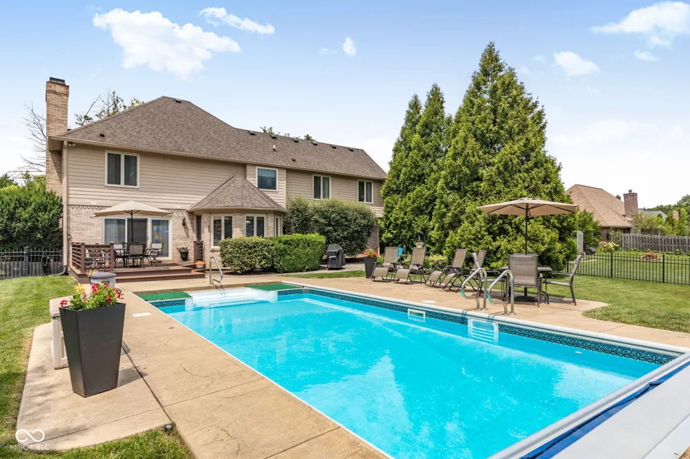 7101 Lakeside Woods Drive Indianapolis, IN 46278