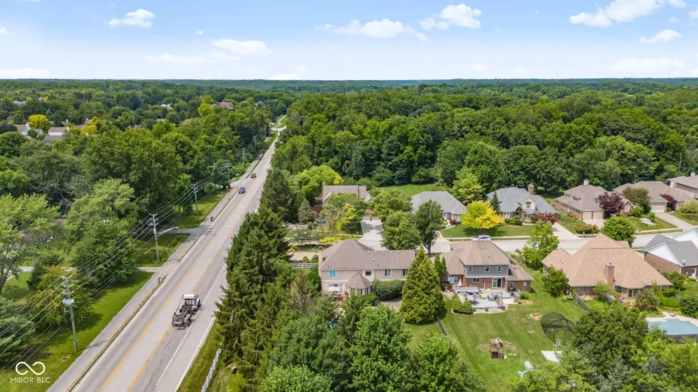 7101 Lakeside Woods Drive Indianapolis, IN 46278