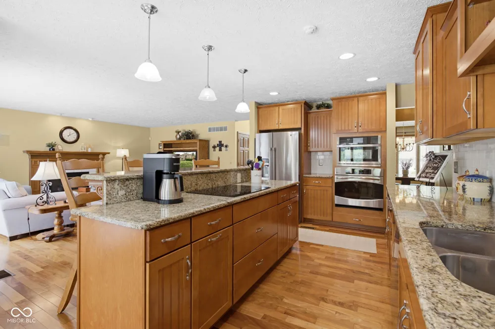 7101 Lakeside Woods Drive Indianapolis, IN 46278