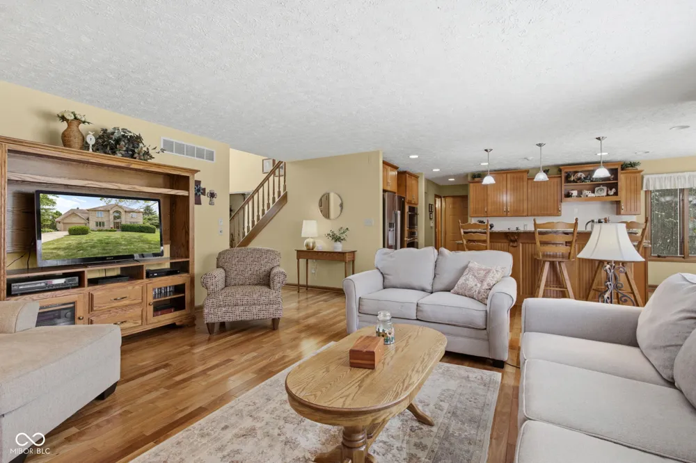 7101 Lakeside Woods Drive Indianapolis, IN 46278