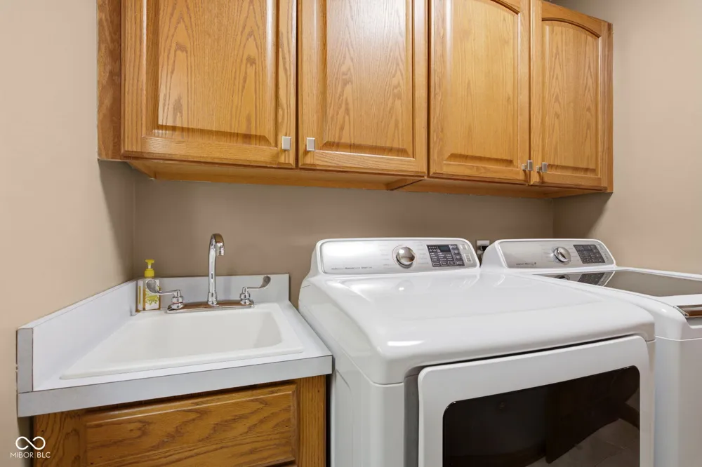 7101 Lakeside Woods Drive Indianapolis, IN 46278
