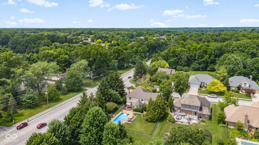 7101 Lakeside Woods Drive Indianapolis, IN 46278