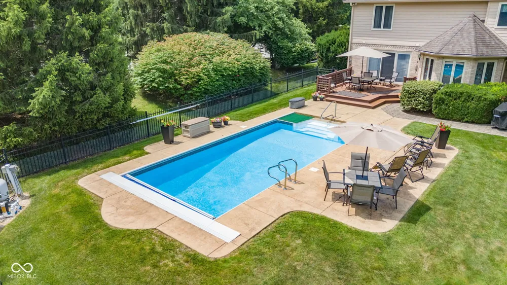 7101 Lakeside Woods Drive Indianapolis, IN 46278