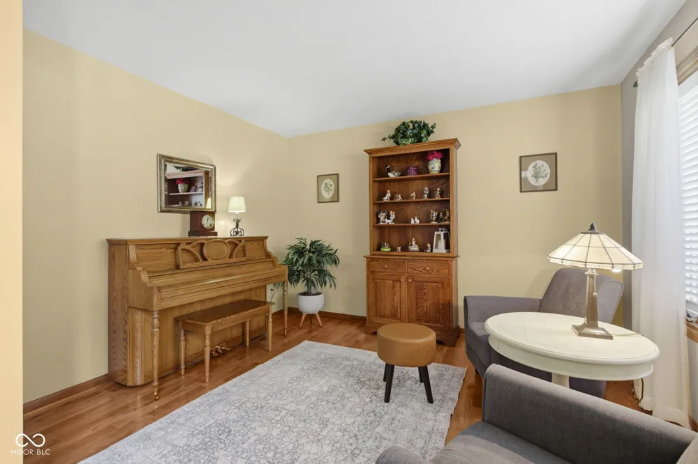 7101 Lakeside Woods Drive Indianapolis, IN 46278