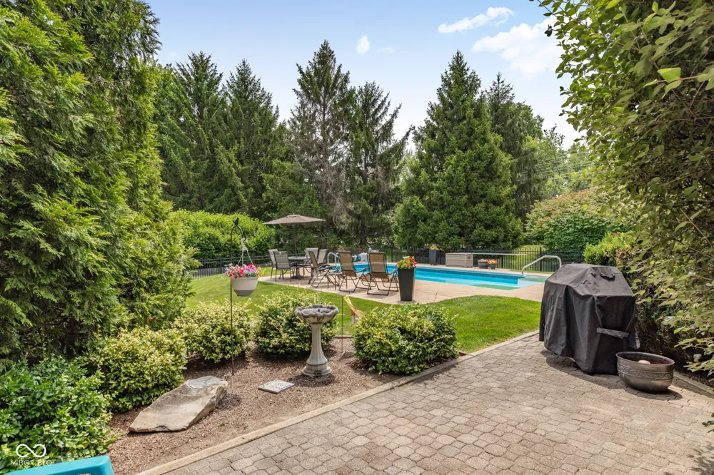 7101 Lakeside Woods Drive Indianapolis, IN 46278