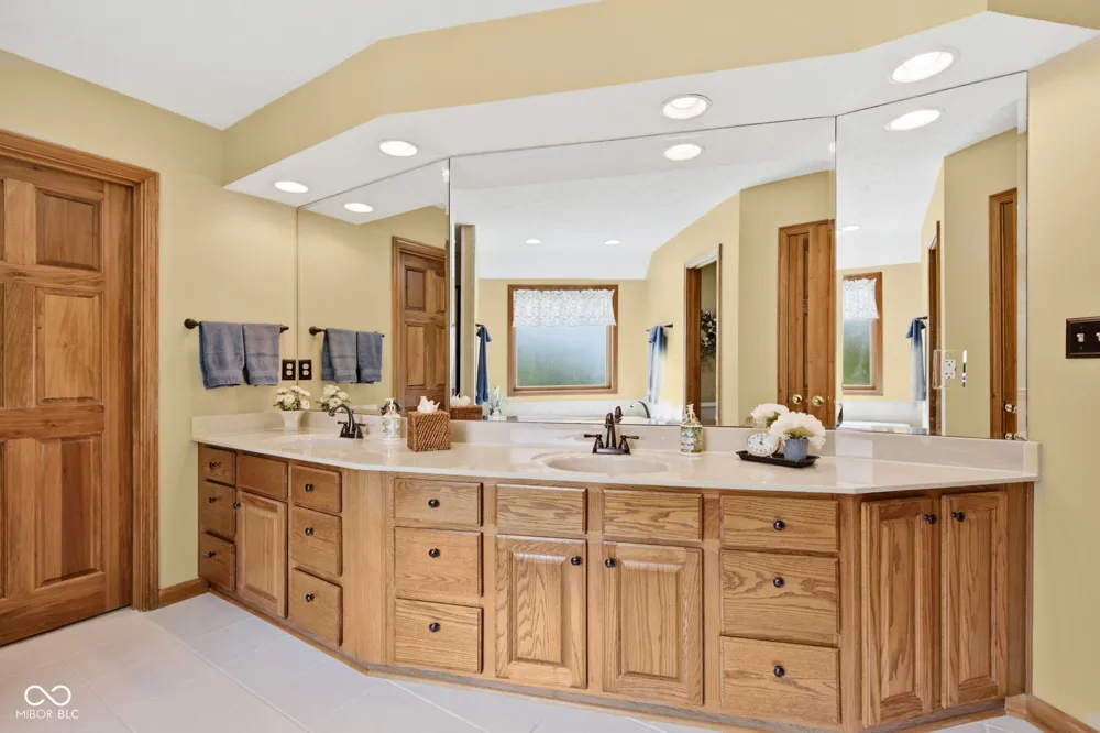 7101 Lakeside Woods Drive Indianapolis, IN 46278