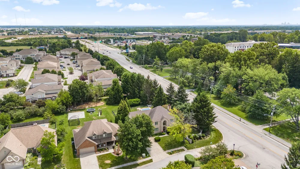 7101 Lakeside Woods Drive Indianapolis, IN 46278