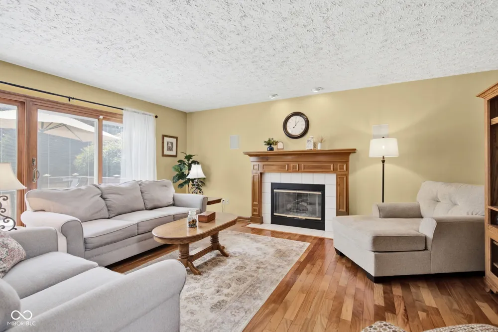 7101 Lakeside Woods Drive Indianapolis, IN 46278