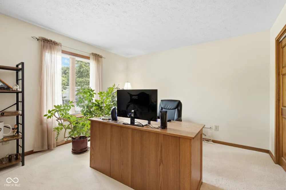 7101 Lakeside Woods Drive Indianapolis, IN 46278