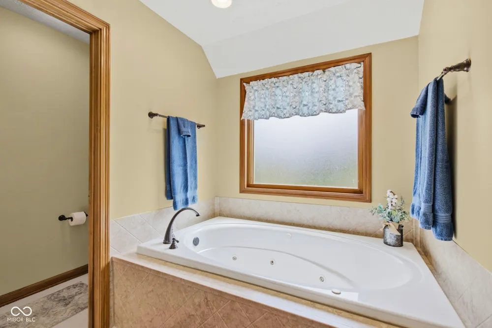 7101 Lakeside Woods Drive Indianapolis, IN 46278