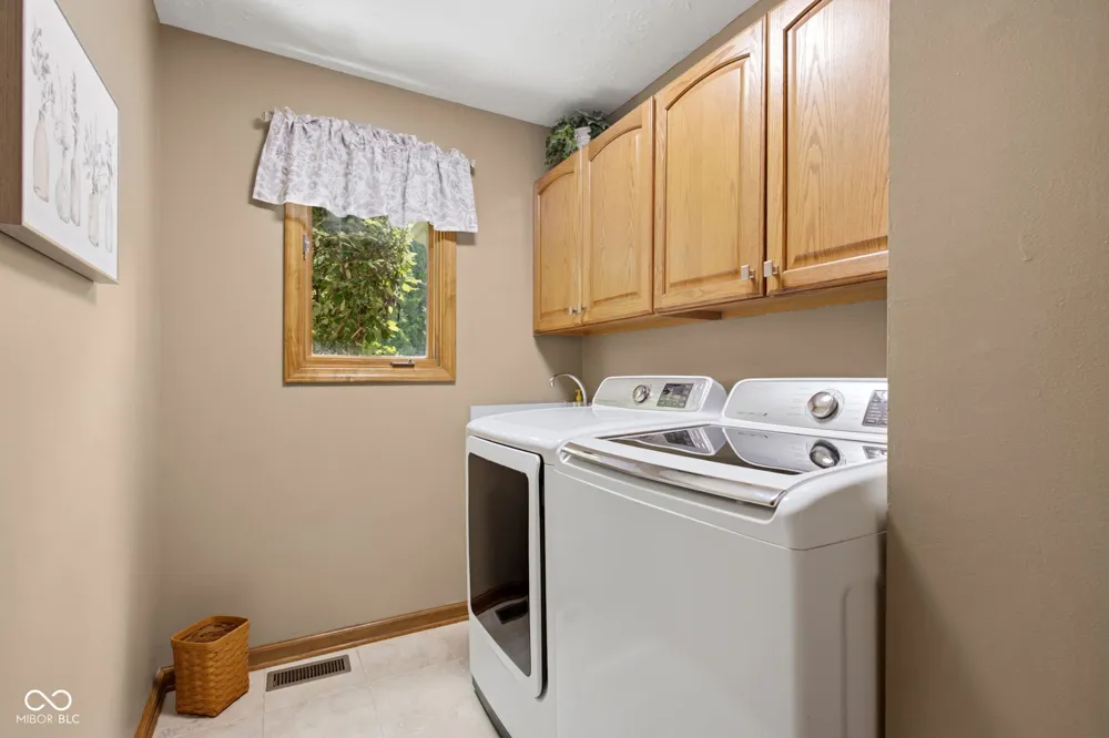 7101 Lakeside Woods Drive Indianapolis, IN 46278