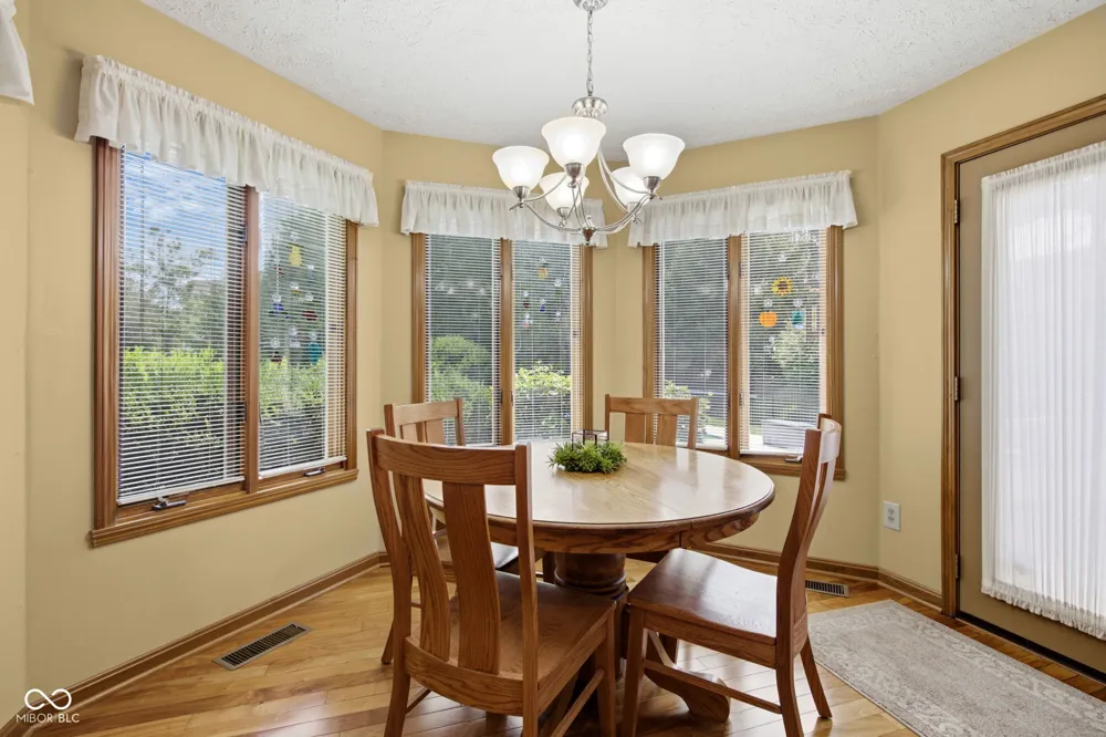 7101 Lakeside Woods Drive Indianapolis, IN 46278
