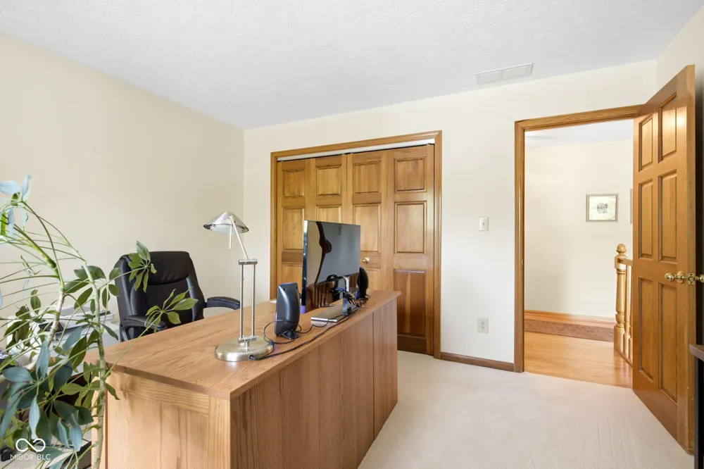 7101 Lakeside Woods Drive Indianapolis, IN 46278