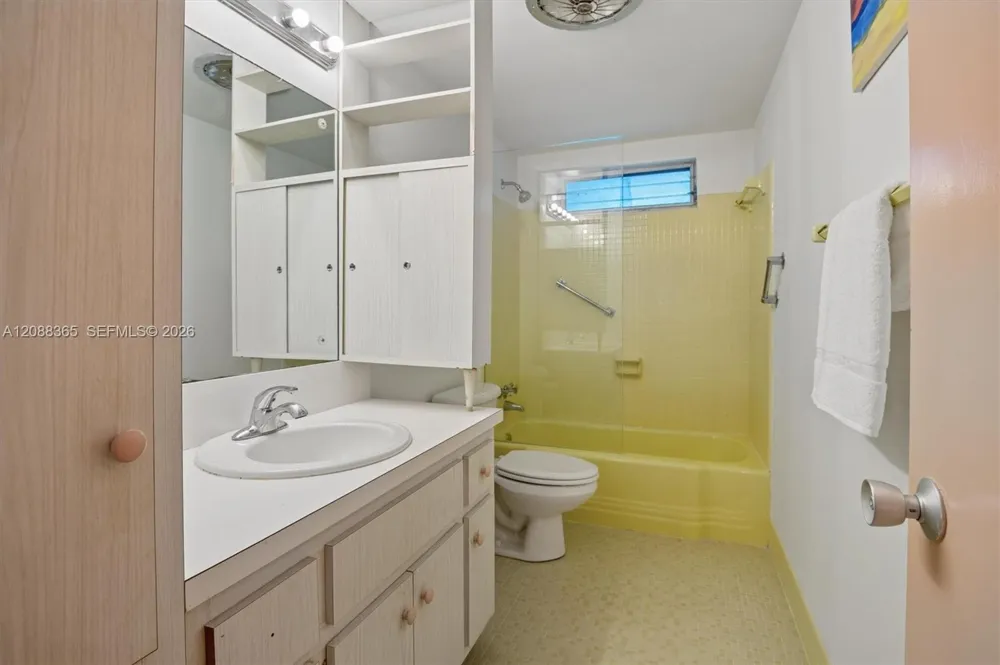 1 Golfview Rd #201 Lake Worth, FL 33460