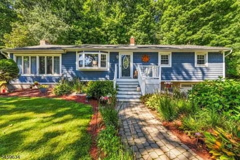18 Fox Hollow Ct