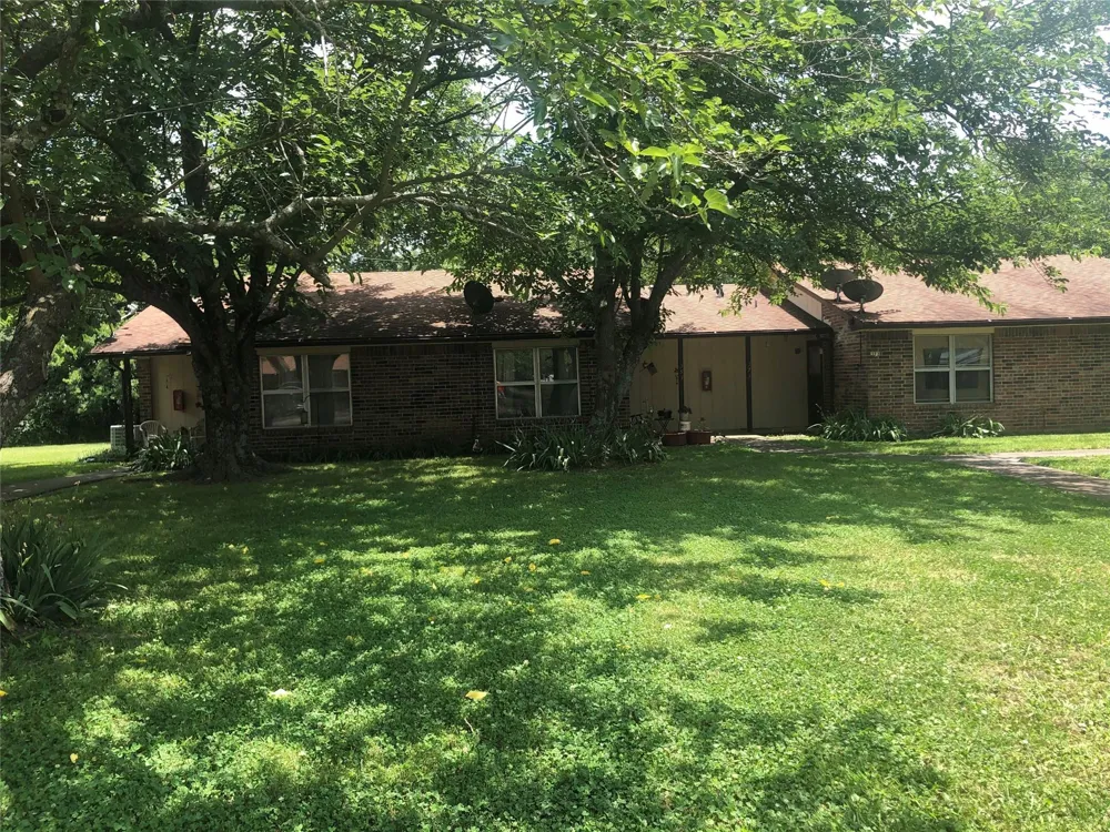 709 W Witt St Wolfe City, TX 75496