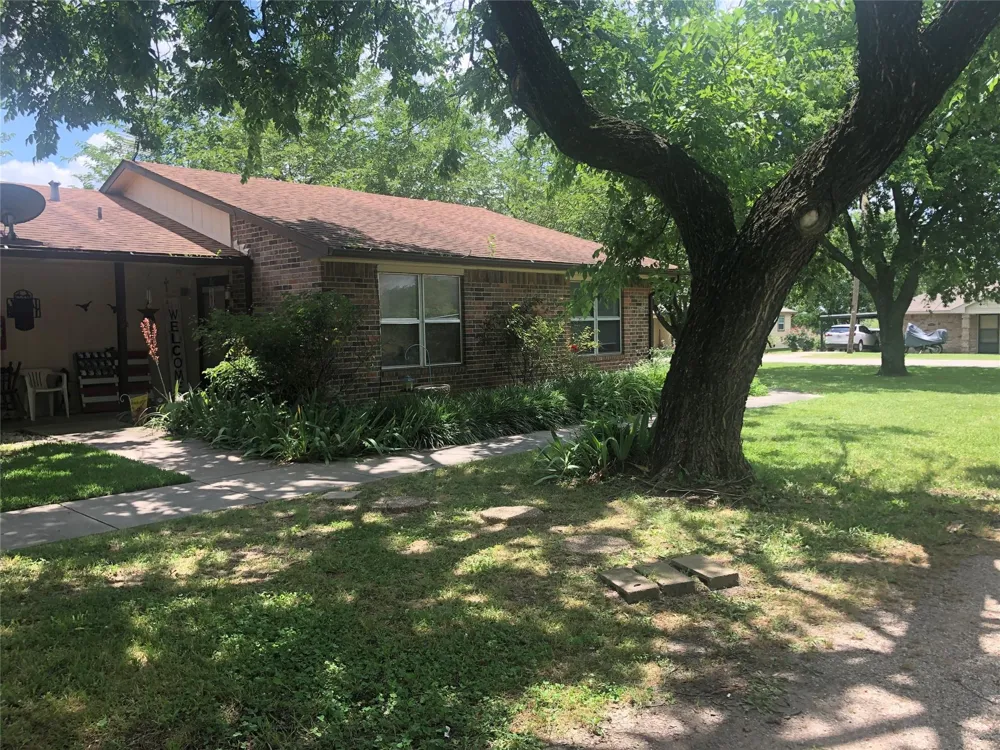 709 W Witt St Wolfe City, TX 75496
