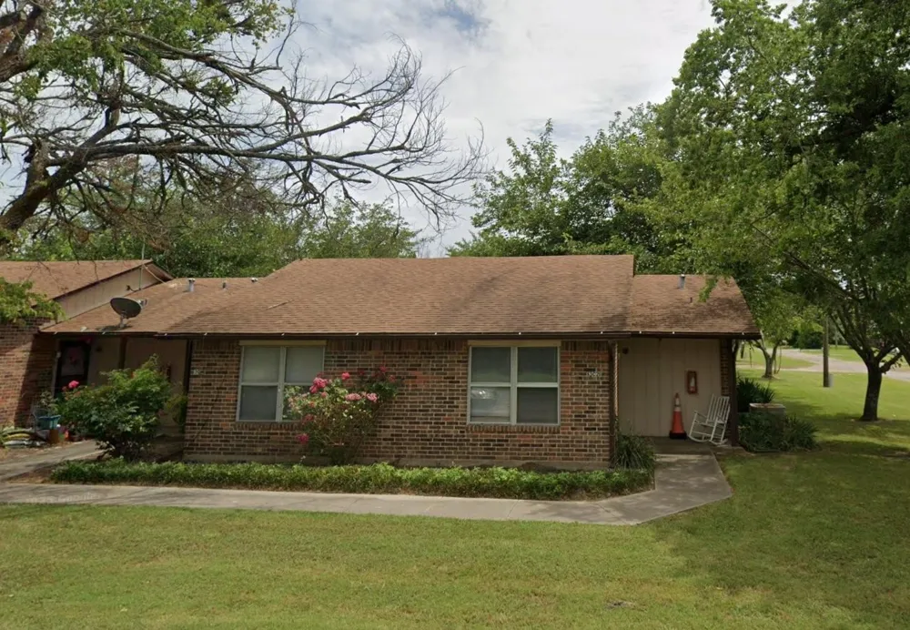 709 W Witt St Wolfe City, TX 75496