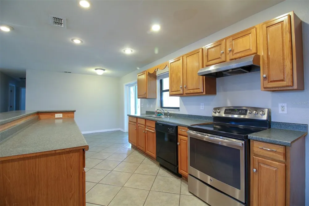 5619 6TH STREET SE Highland City, FL 33846