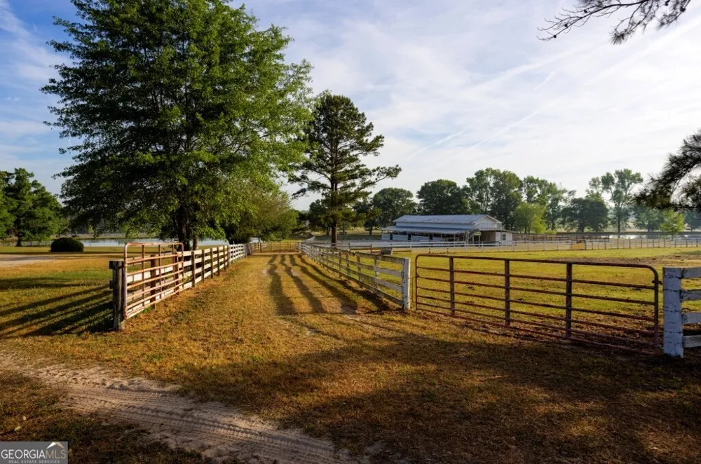 5391 Big Pine RD Garfield, GA 30425