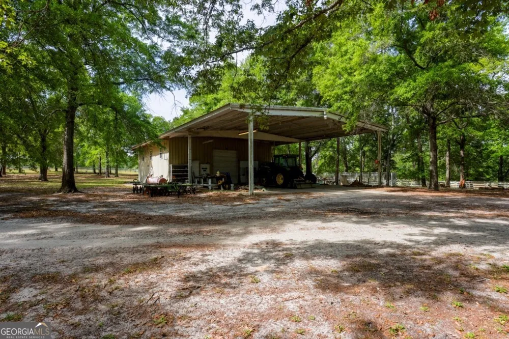 5391 Big Pine RD Garfield, GA 30425
