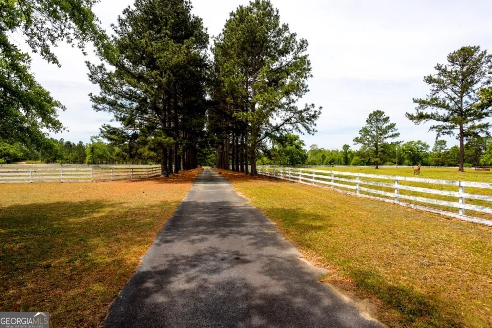 5391 Big Pine RD Garfield, GA 30425