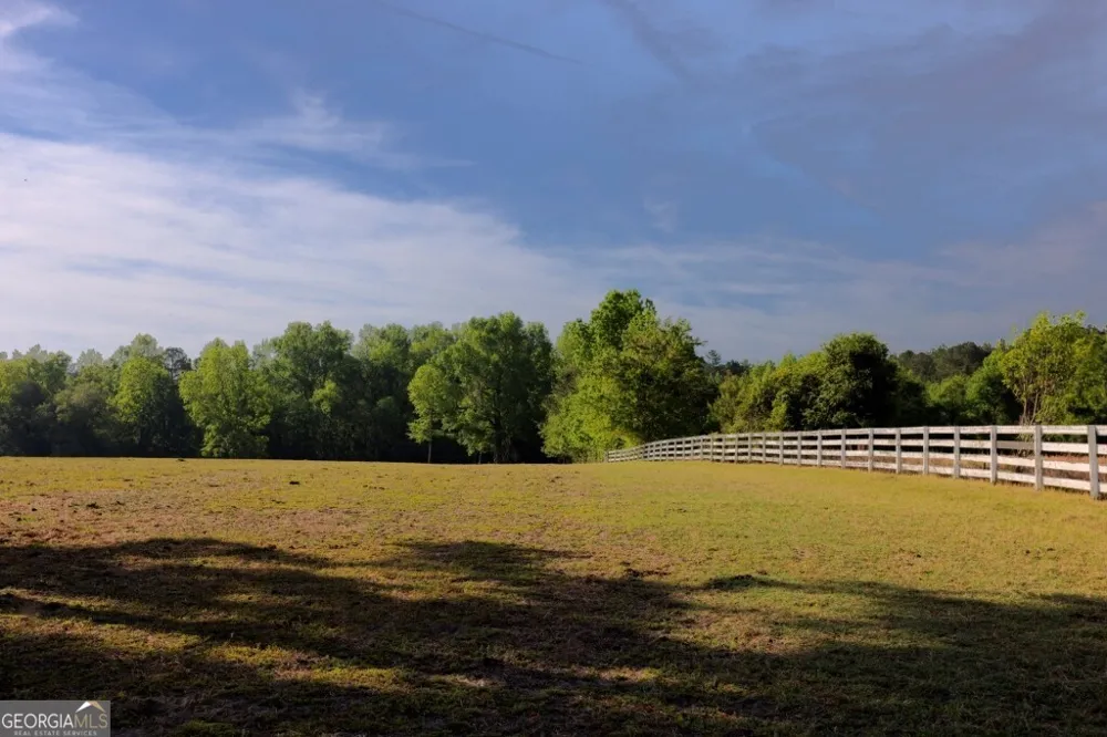 5391 Big Pine RD Garfield, GA 30425