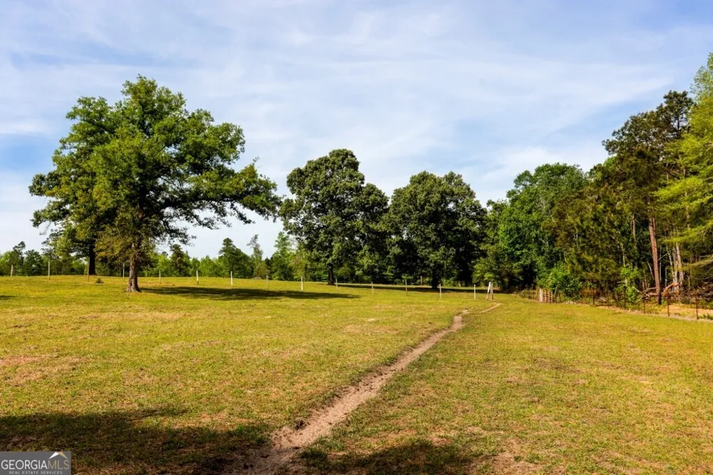 5391 Big Pine RD Garfield, GA 30425