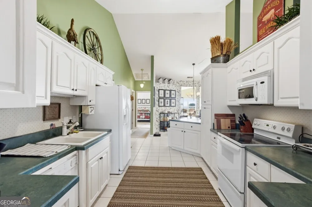 5391 Big Pine RD Garfield, GA 30425