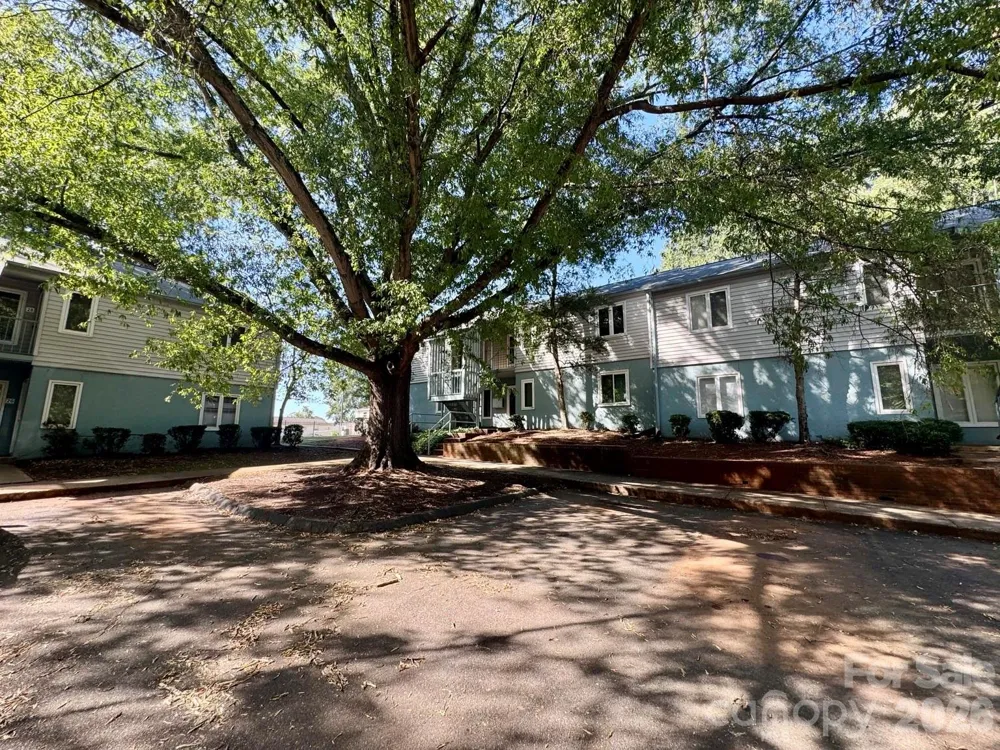 1905 Meadowlark Lane #32 Charlotte, NC 28210