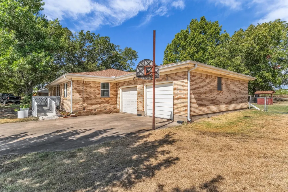 896 Randy Drive Woodway, TX 76712